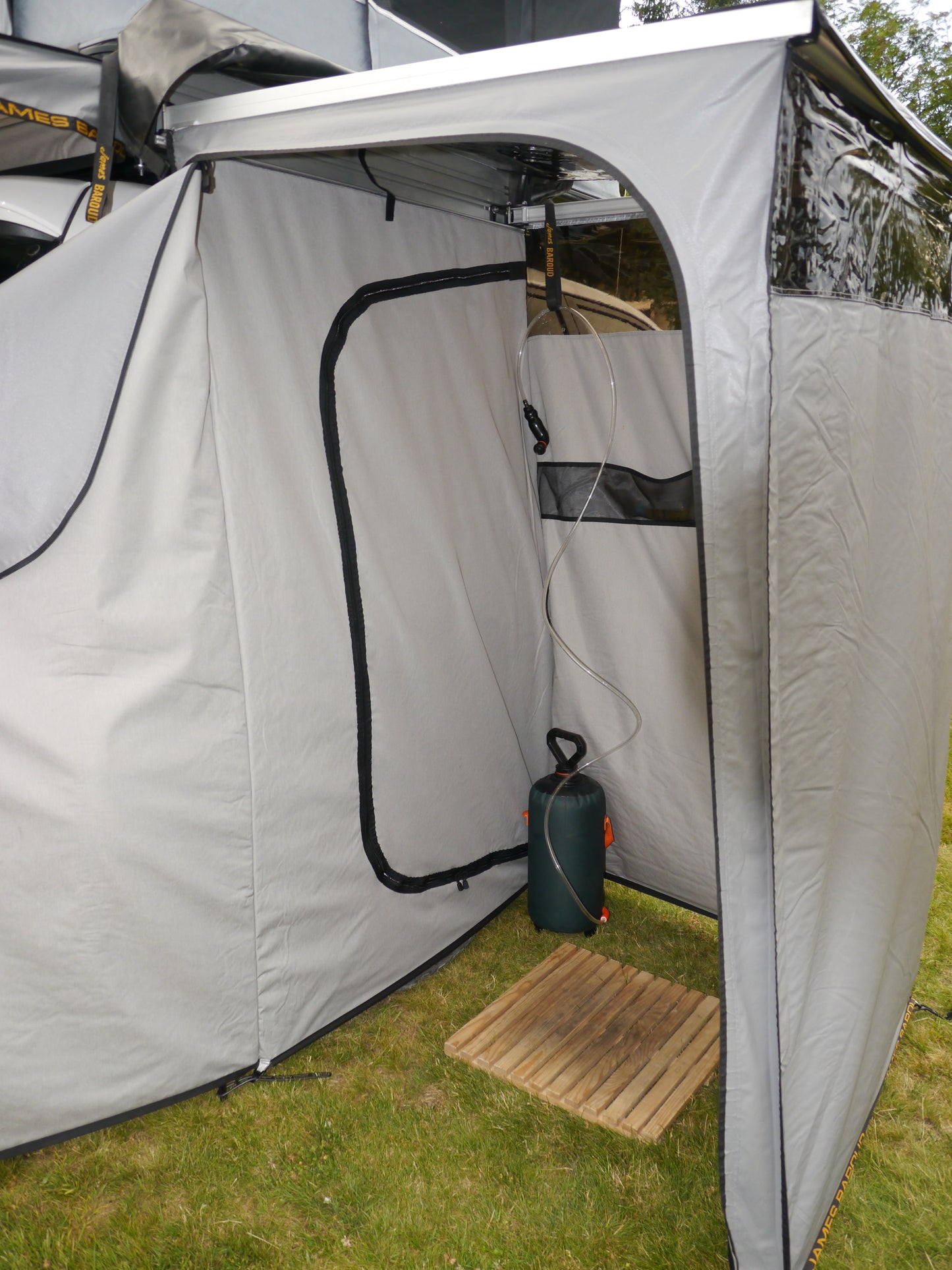 JAMES BAROUD Falcon Shower image 9