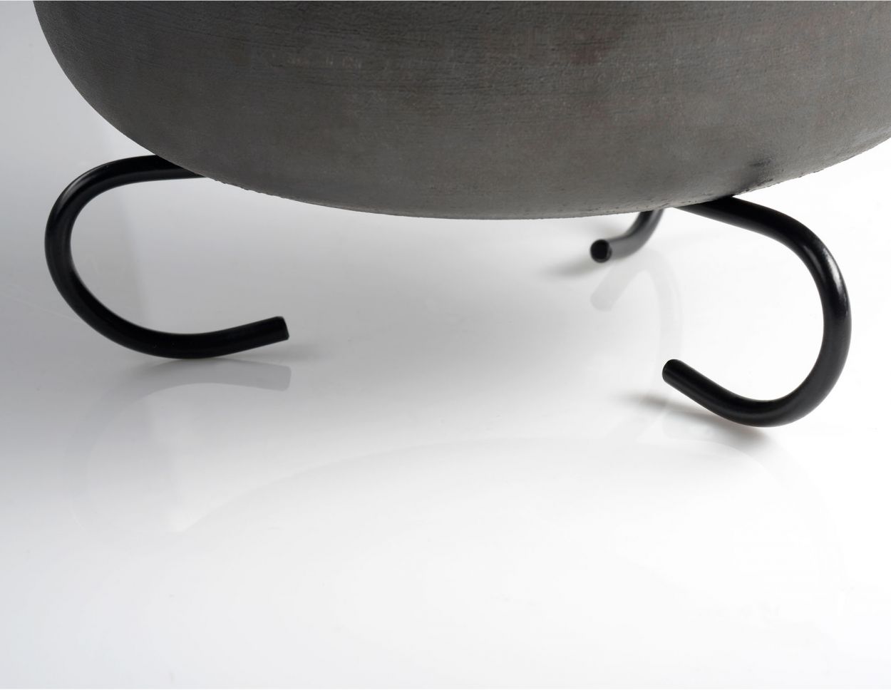UNIVERSAL DUTCH OVEN STAND image 2