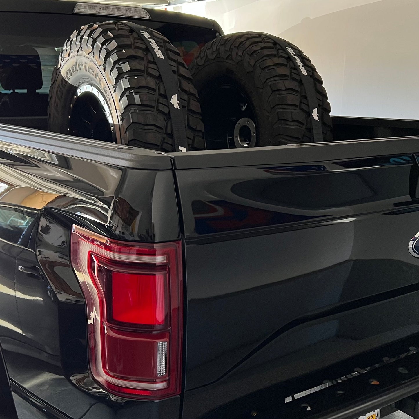 Alpine Trooper Tire Tie Down (Single Strap)