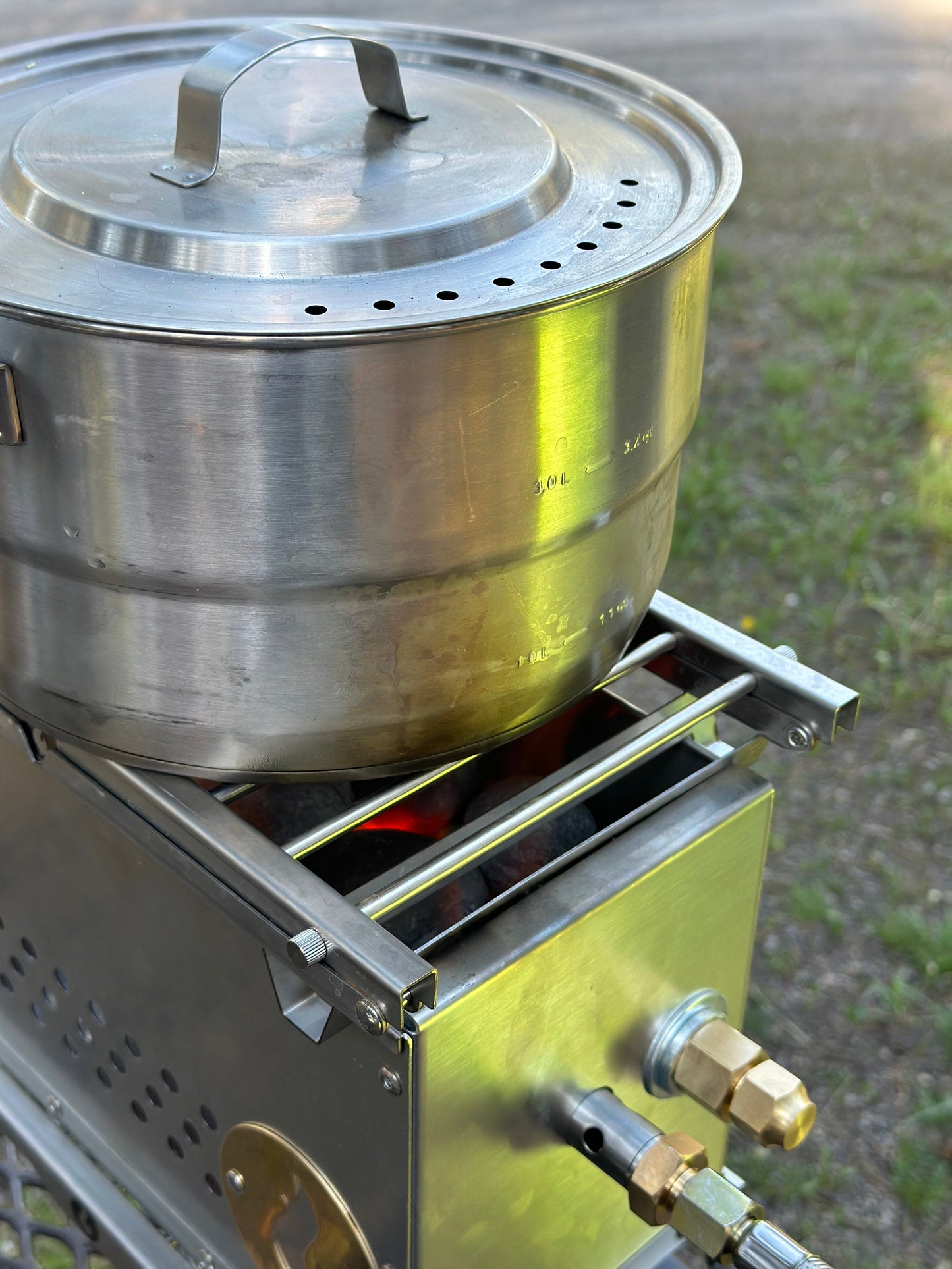 Over Under Grill Thingy: Stand and Grill In One!